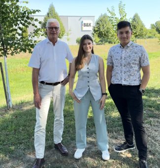 Alena und Dat-Phat Nguyen (re.) bilden nun gemeinsam mit Jörn Kalbhenn (li.) die Geschäftsführung bei B&K Offsetdruck in Ottersweier.